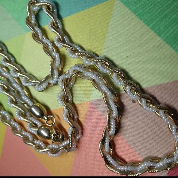 Vtg TRIFARI 80s Gold Tone Twisted Chain Link Necklace Faux Seed Pearl Beads 24" - Picture 7 of 7